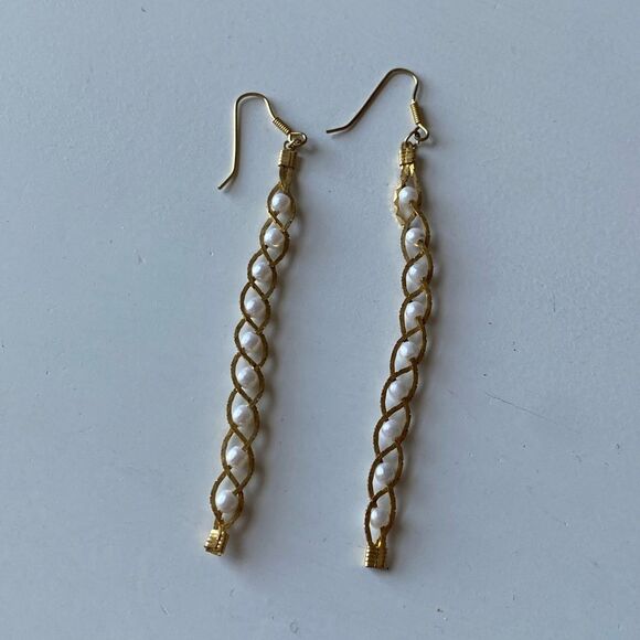 Vintage Classy and Elegant Gold and White Twisted Earrings - Picture 1 of 3